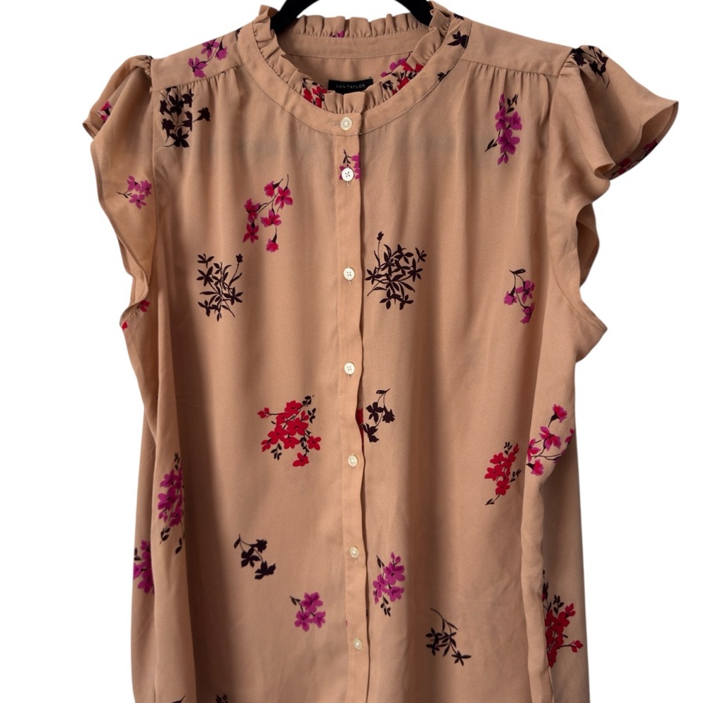 NWT Ann Taylor Women’s Floral Flutter Sleeve Button Up Blouse Size M